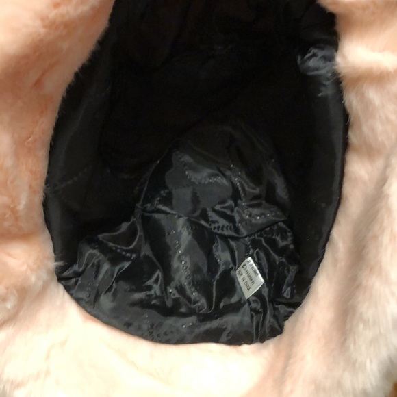 Fluffy pink hat for women - Picture 3 of 4